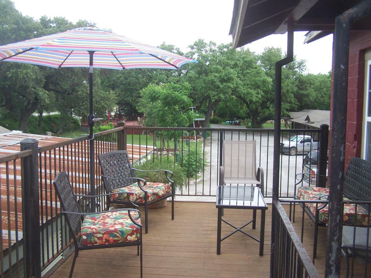 Blanco County Inn & Guesthouses Exterior photo